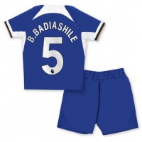 Chelsea Benoit Badiashile #5 Hemmadräkt Barn 2023-24 Kortärmad (+ Korta byxor)